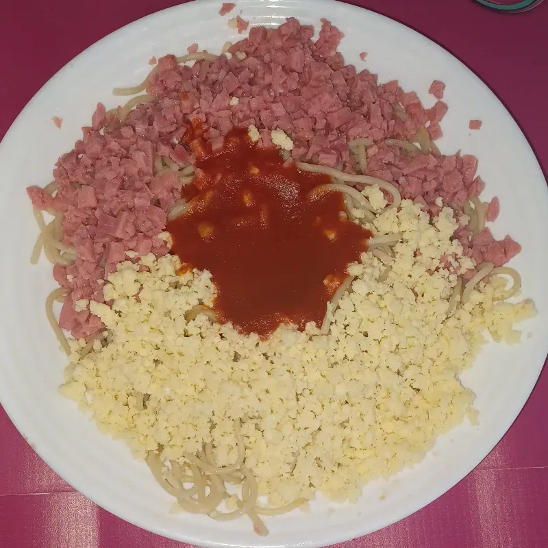 Spaguetis de Jamón y Queso Criollo 