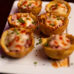 Tostones rellenos de jamón y queso