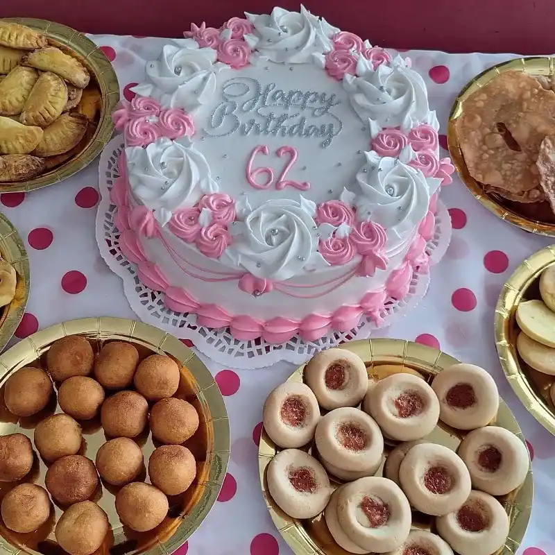 Combo mini cake y bufet🎂 