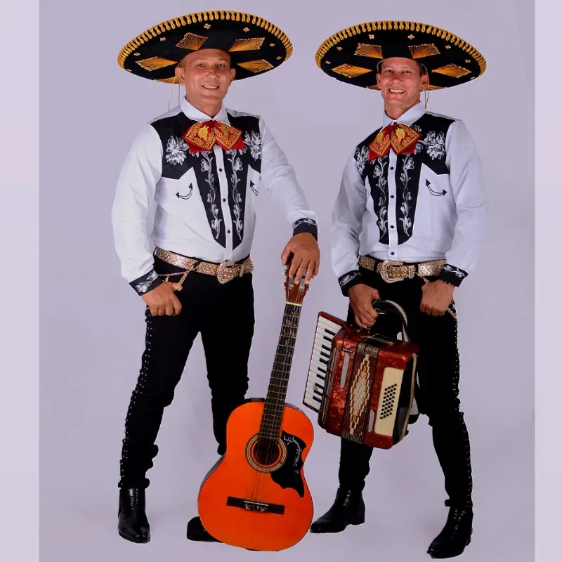 2️⃣ Mariachis 🖤♥️🤍