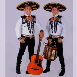 2️⃣ Mariachis 🤍♥️🖤