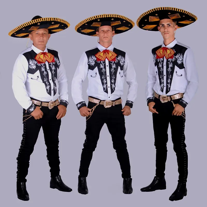3️⃣ Mariachis ♥️🤍🖤