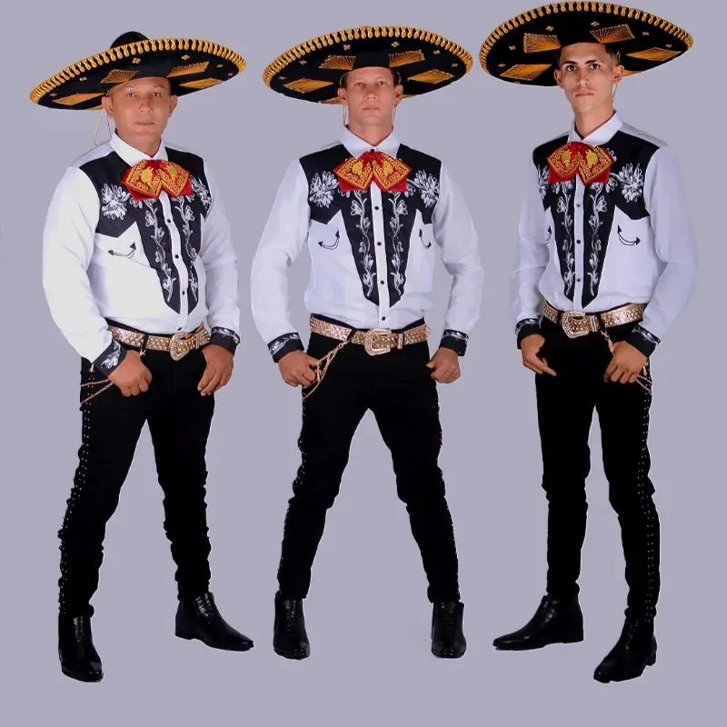 3️⃣ Mariachis y 2️⃣ Oso ♥️
