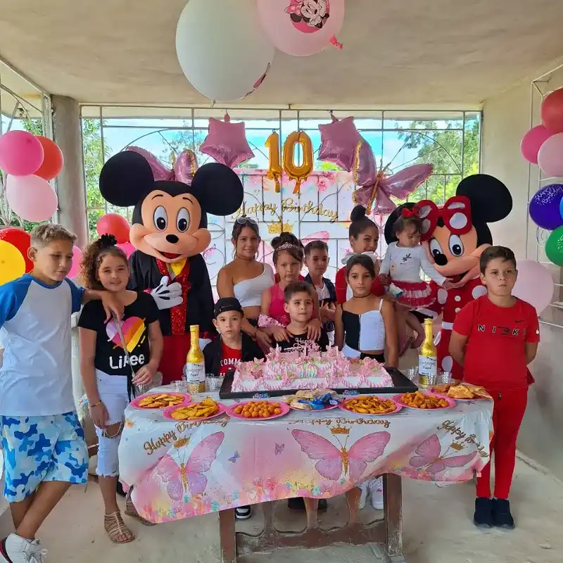 Entrega con Minnie Mouse y Mickey 