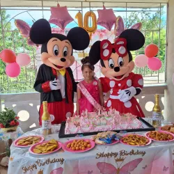 Entrega con Minnie Mouse y Mickey 