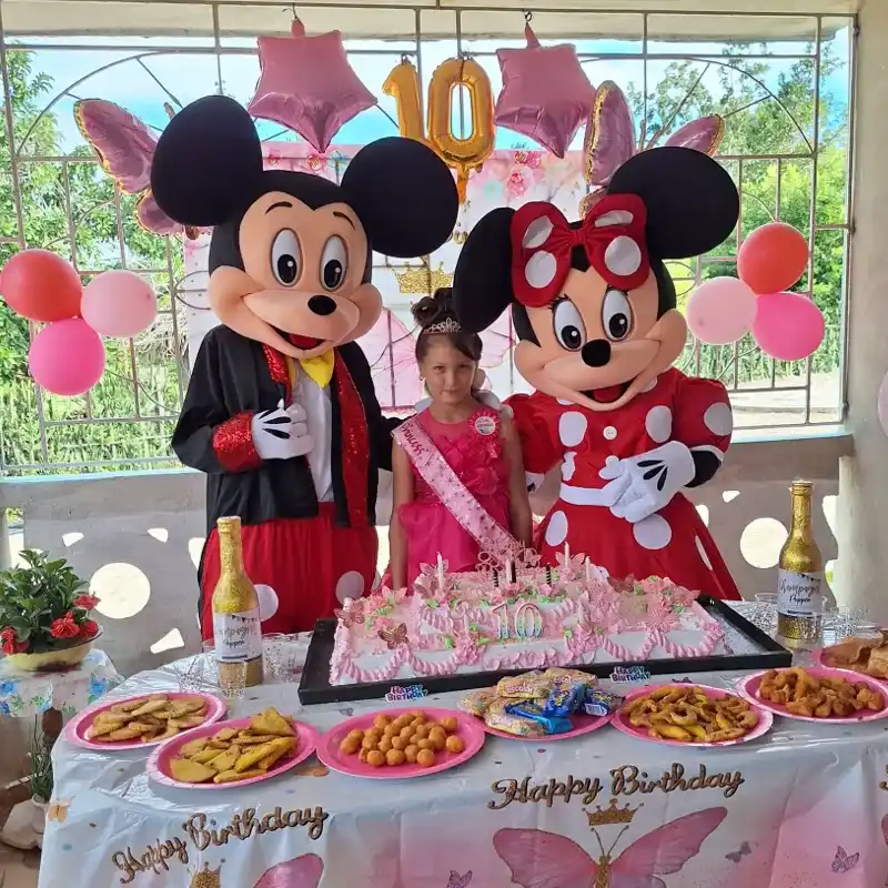 Entrega con Minnie Mouse y Mickey 
