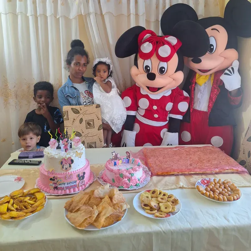 Entrega con minnie y Mickey Mouse 