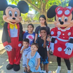 Entrega con minnie y Mickey Mouse 