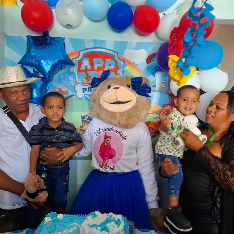 Entrega sorpresa a un niño en su cumpleaños 🎂 