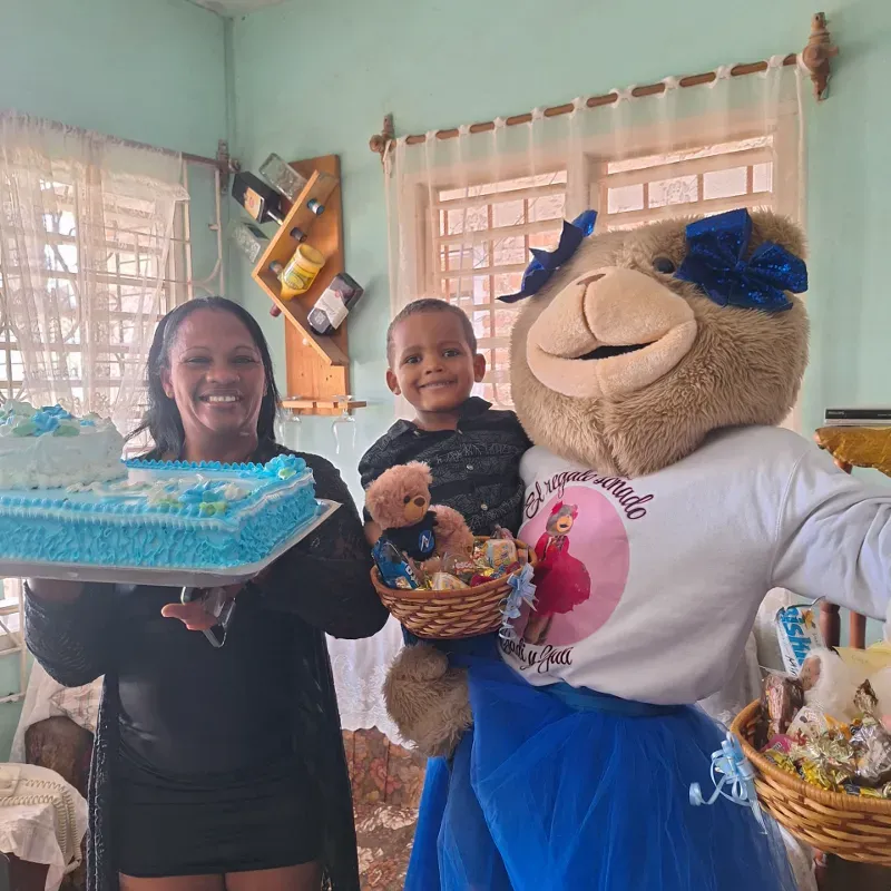 Entrega sorpresa a un niño en su cumpleaños 🎂 