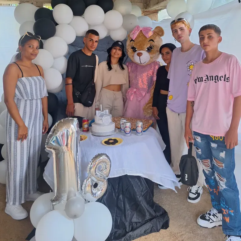 Entrega sorpresa de parte de su hermano en su cumpleaños 🎂 