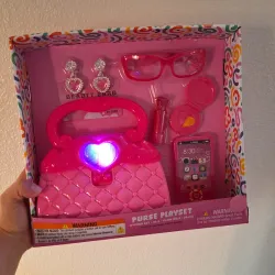 Hermosa cartera que  alumbra 