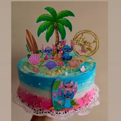 Hermoso cake de Stich💙 y Angela 🩷