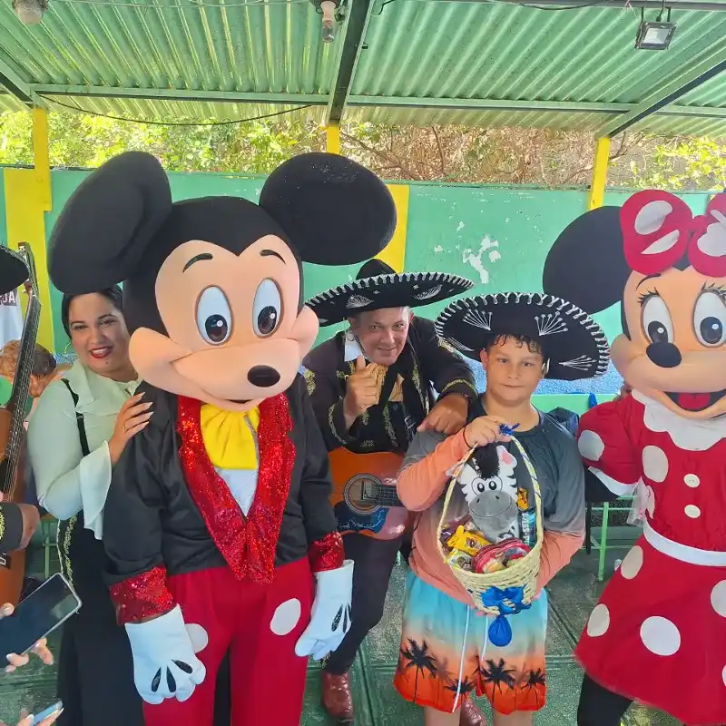 Los 5 Mariachis y Minnie Mouse 🩷❤️🐻