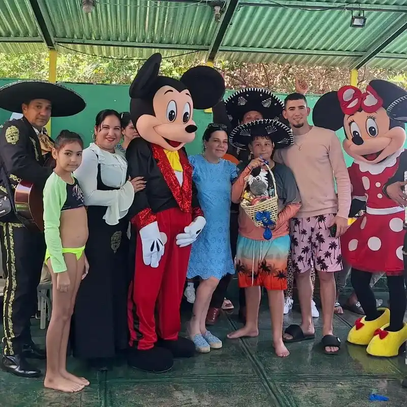 Los 5 Mariachis y Minnie Mouse 🩷❤️🐻