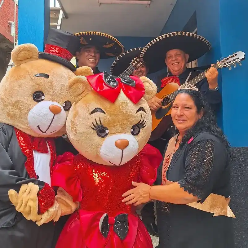 Mariachis con las 2 oso 🐻 🙈 