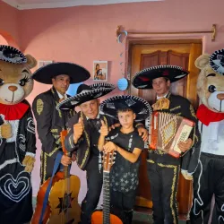 Mariachis y oso Mariachis 