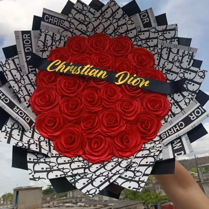 Ramo Christian Dior 😍🌹🥹