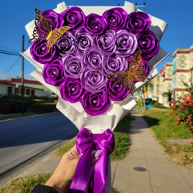 20 rosas en forma de corazón💜