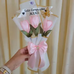 3 tulipanes + cinta personalizada