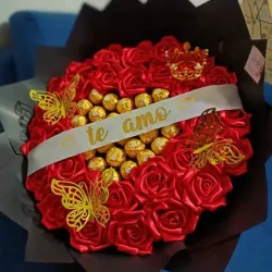 30 rosas + 25 bombones