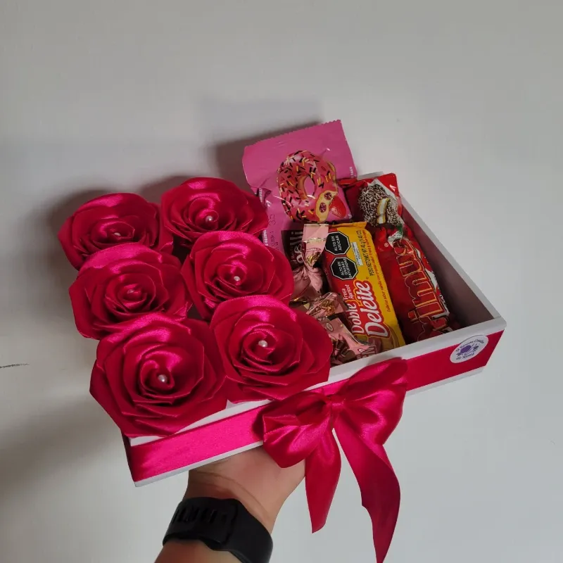6 rosas + confituras 馃崻