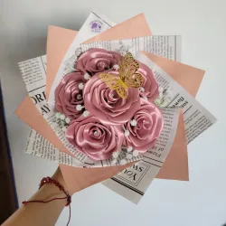 6 rosas + diamantes + mini flores