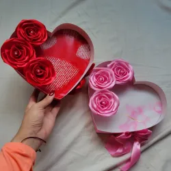 Caja corazón + 3 rosas🌹