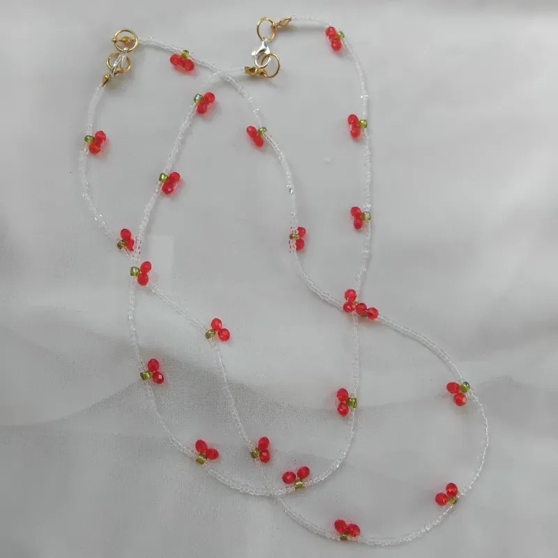 Collar de cerezas