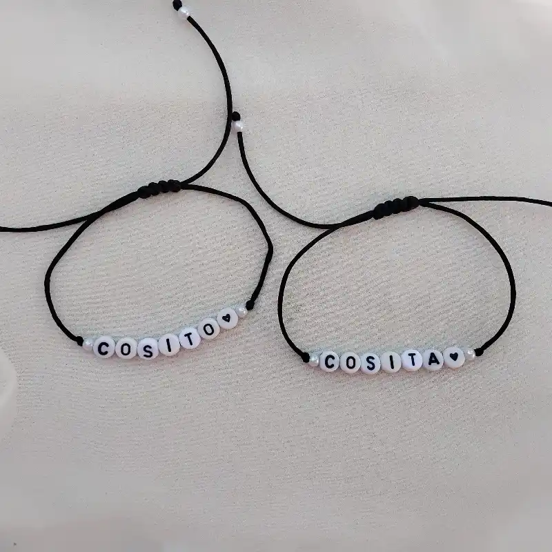 Con nombres o palabras