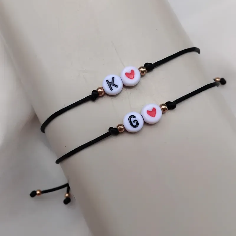 Pulsera simple con una inicial