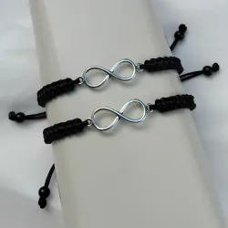 Pulsera tejida con signo de infinito