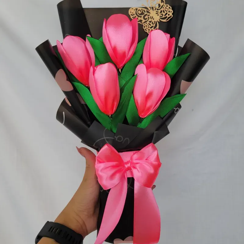 Ramo de 5 tulipanes eternos 🌷