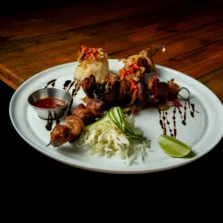 Brochetas de Cerdo 1lb al Carbón