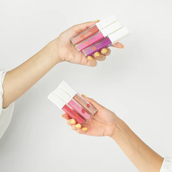 “Bienvenidos a El rincón de Ney, tu espacio de belleza desde La Habana. Aquí encontrarás cosméticos 100% originales de marcas económicas pero reconocidas como Maybelline, L’Oréal, NYX y otras favoritas del mercado. Selecciono cada producto con cuidado para ofrecerte calidad, autenticidad y precios accesibles. ¡Tu maquillaje de confianza, al alcance de un clic!”