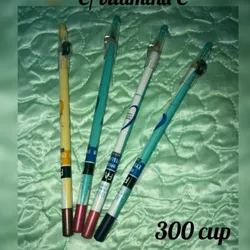 Delineador de ojos y labios con vitamina C