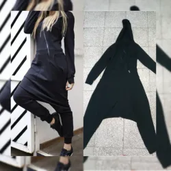 Mono holgado de algodón con capucha