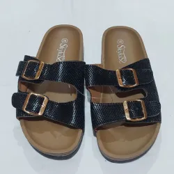Sandalias prácticas con perlas