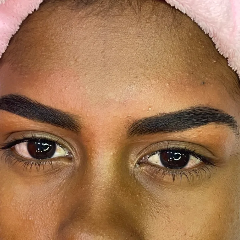 Tinte Henna y diseños de cejas