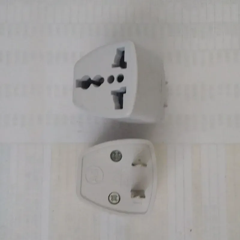 Adaptador enchufe universal 