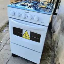 Cocina con horno de 4 hornillas