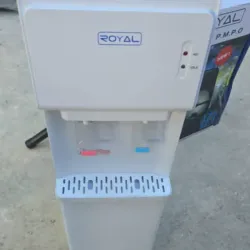 Dispensador de agua Royal. 