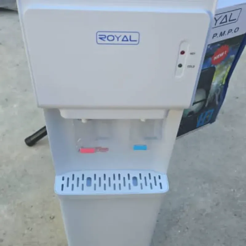 Dispensador de agua Royal. 