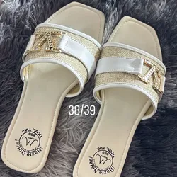 Sandalias Beige y Blanca con detalles Dorados