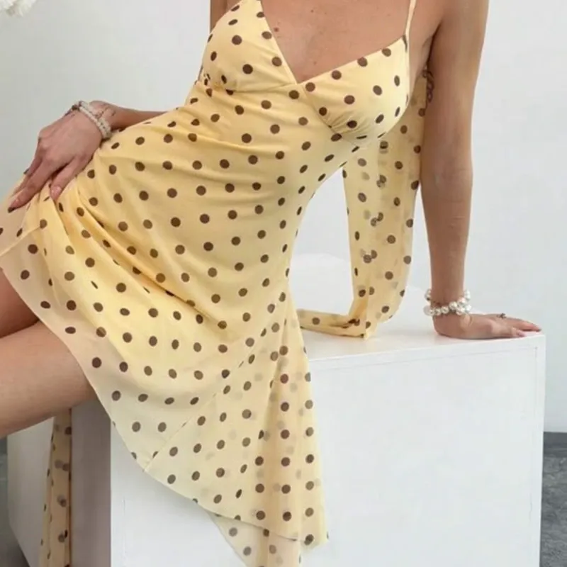 Vestido corto amarillo de lunares con bufanda