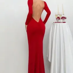 Vestido rojo mangas largas y esparda descubiert