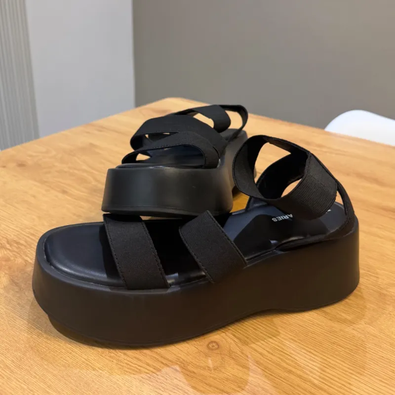 Sandalias de plataforma con correas elásticas
