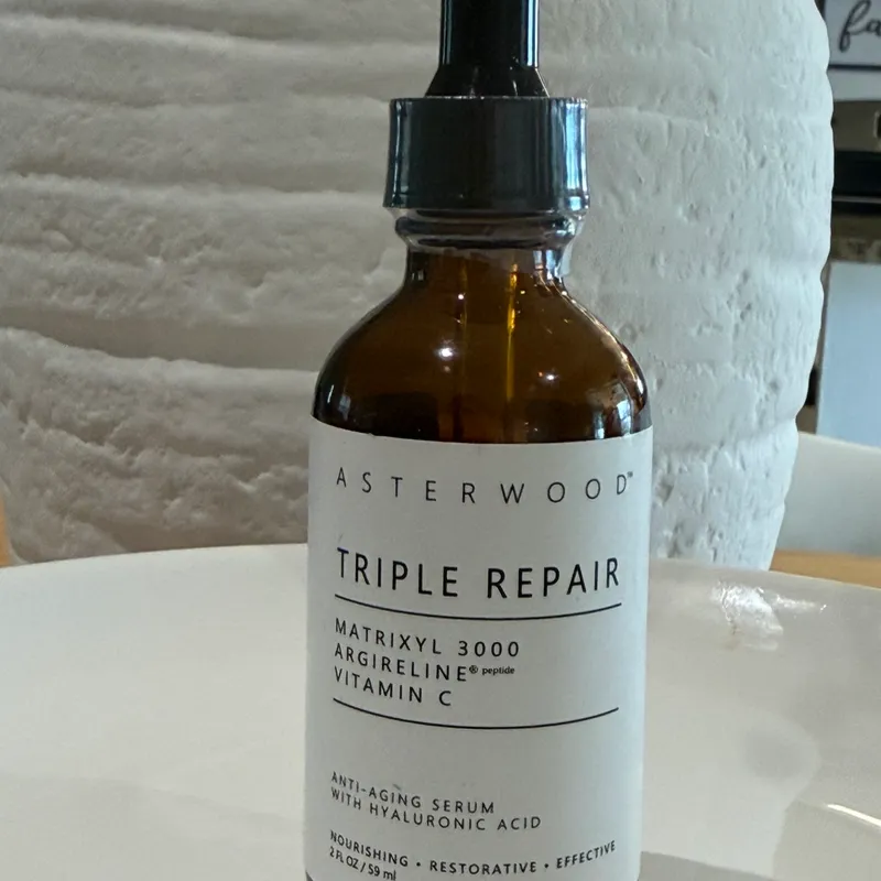 Sérum facial anti-edad / reparador