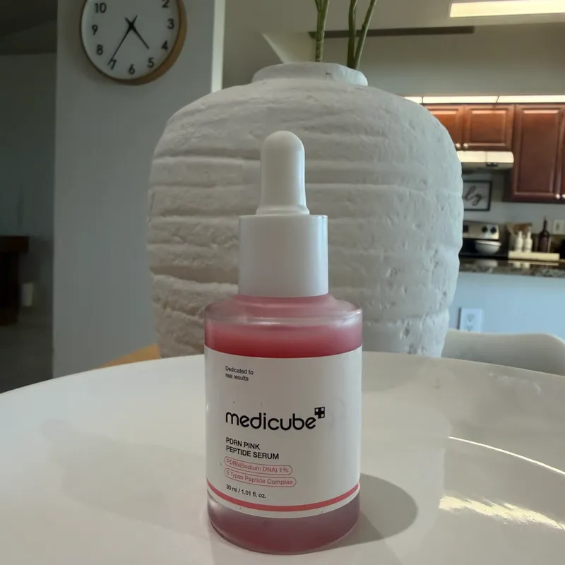 Sérum facial reparador / anti-edad Medicube PDRN Pink Peptide Serum – 30 ml