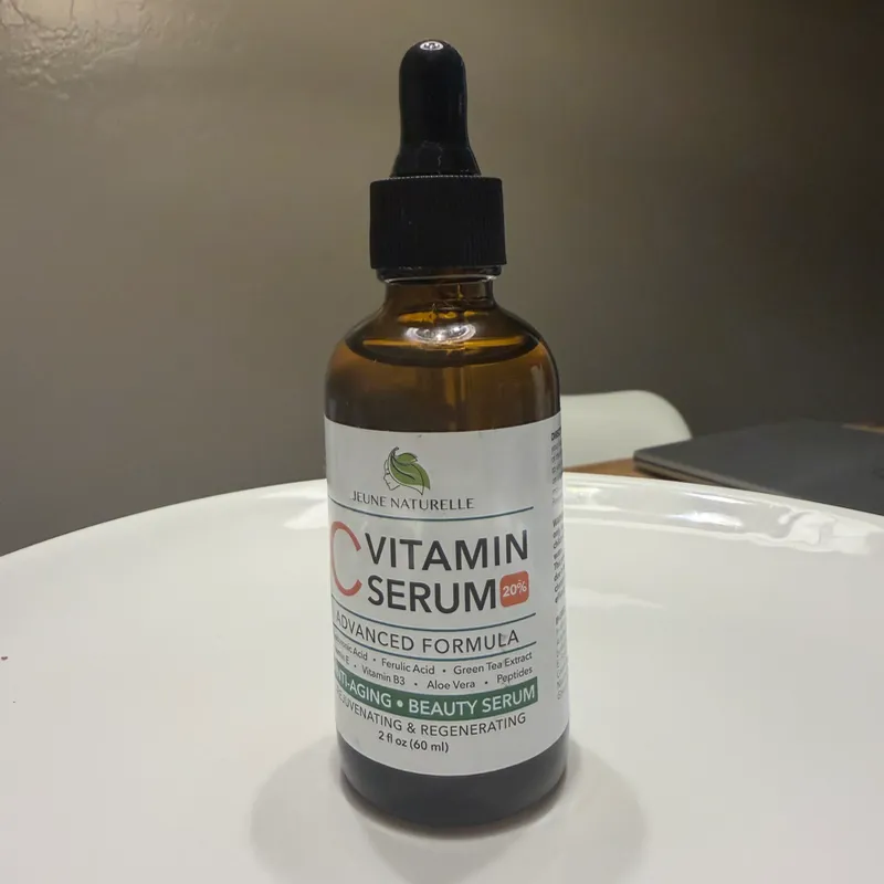 Sérum hidratante y reparador diseñado especialmente para el cuidado post-tratamientos como dermaplaning, peelings o faciales profundos. Su fórmula rica en mucina de caracol ayuda a regenerar la piel, restaurar la barrera cutánea y proporcionar una hidratación intensa, dejando la piel más suave, luminosa y visiblemente recuperada.  Sobre la marca: Esclair es una marca de skincare coreano enfocada en innovación y tecnología avanzada para el cuidado de la piel. Sus fórmulas combinan ingredientes efectivos con texturas ligeras, pensadas para tratamientos profesionales y uso diario con resultados visibles.